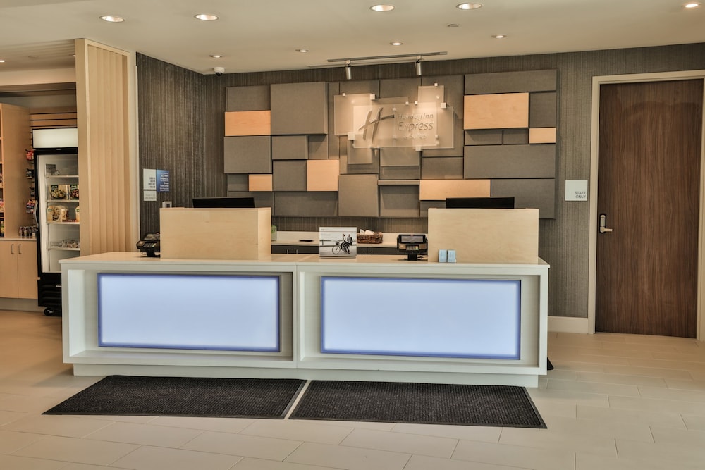 Holiday Inn Express & Suites Nashville Metrocenter Downtown by IHG - photo 63