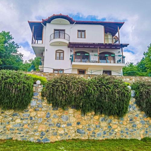 Villa Etheras Nested between Nature by Amazing View 5 mins from Edessa — 4-Star Luxury Hotel in Edessa, Greece