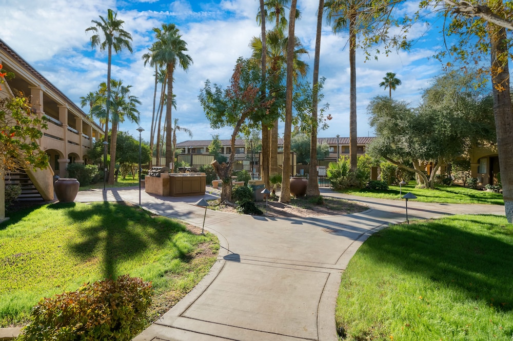 La Fuente Inn & Suites - photo 40