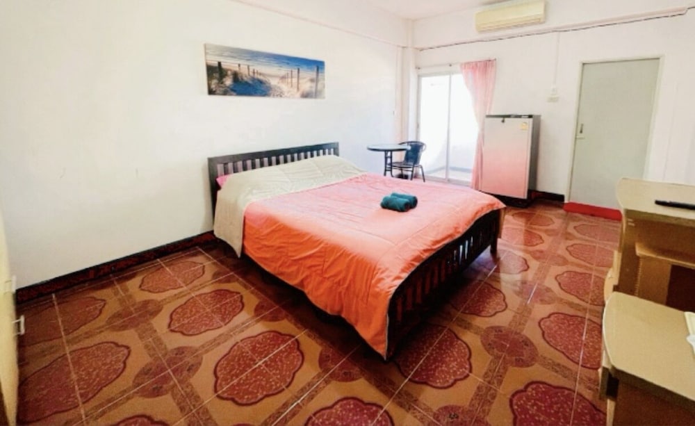 Earth Mansion - carbon neutral hotel in Sam Phran