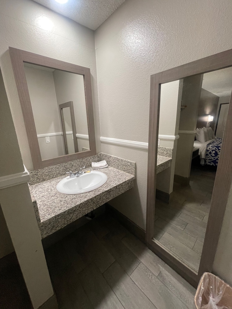 SimpleStay Suites Downtown San Bernardino - photo 12