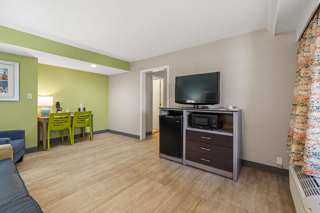 Best Western Plus Holiday Sands Inn & Suites - photo 22