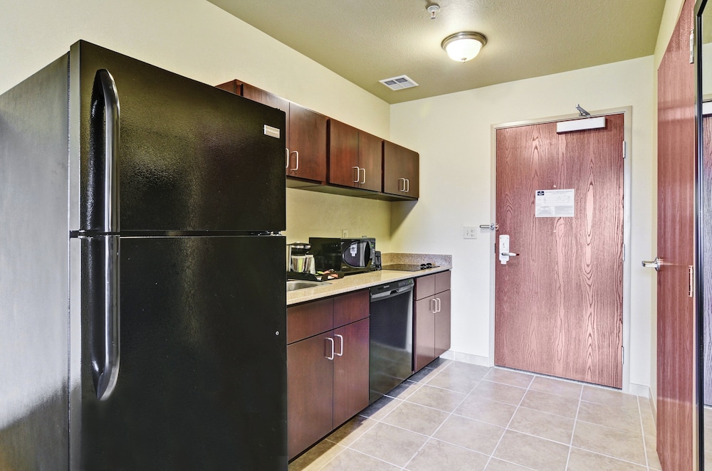 Cobblestone Inn & Suites Ambridge - photo 14