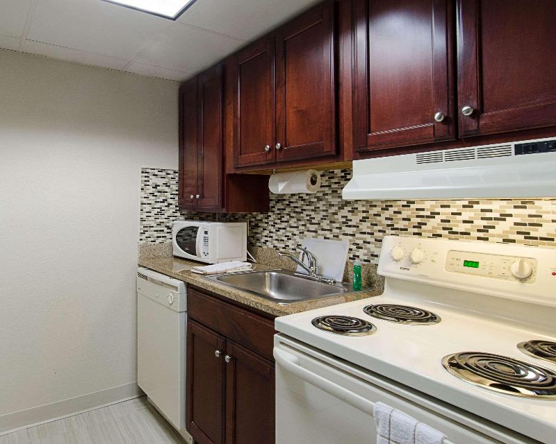 Quality Inn & Suites - photo 27