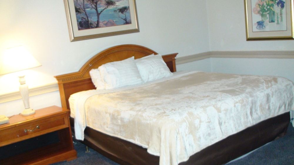 Armstrong Inn and Suites - photo 15