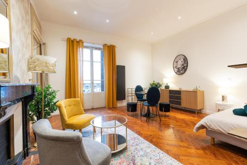 Ancien Palace Bernascon Vue Sur Lac Classe 3 Etoiles in Aix-Les-Bains, France