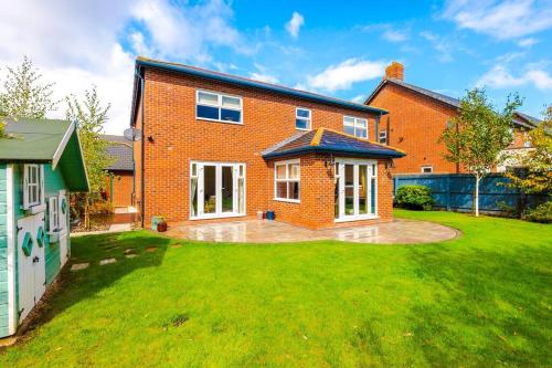 Spacious Comfort for Contractors & Long Term Guests in Chester, United Kingdom