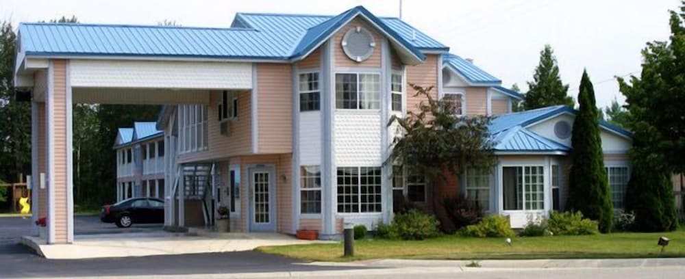 Great Lakes Inn - photo 34