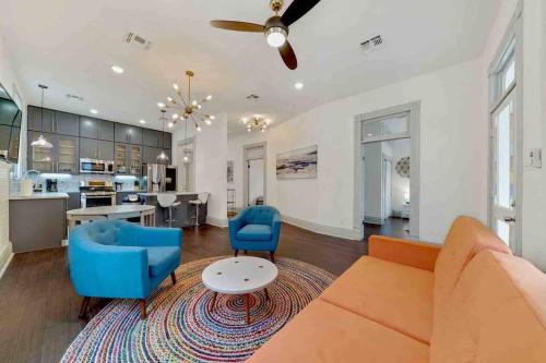 Historic home with heated Mini Pool walking distance to downtown San Antonio — 4-Star Luxury Hotel in San Antonio, United States