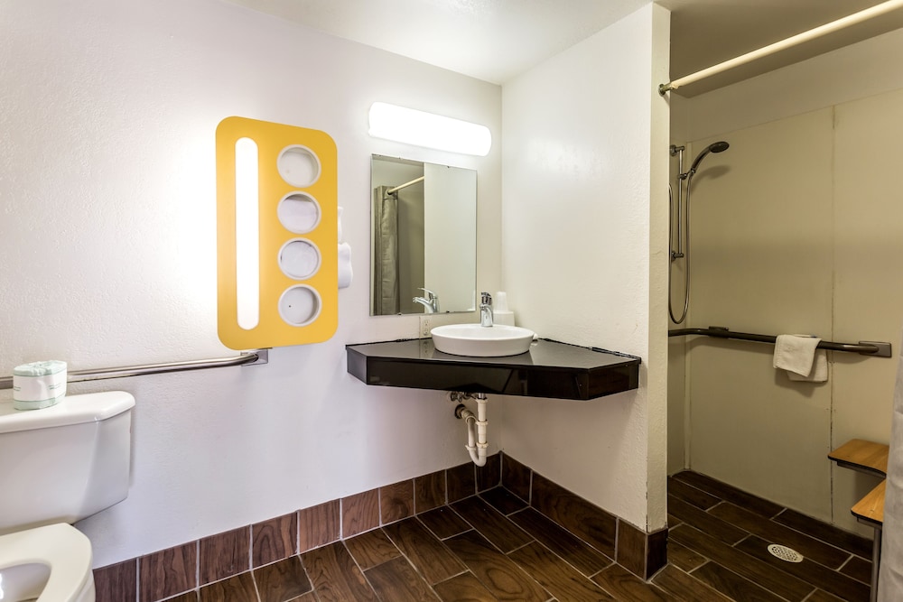 Motel 41 Evansville IN - photo 21