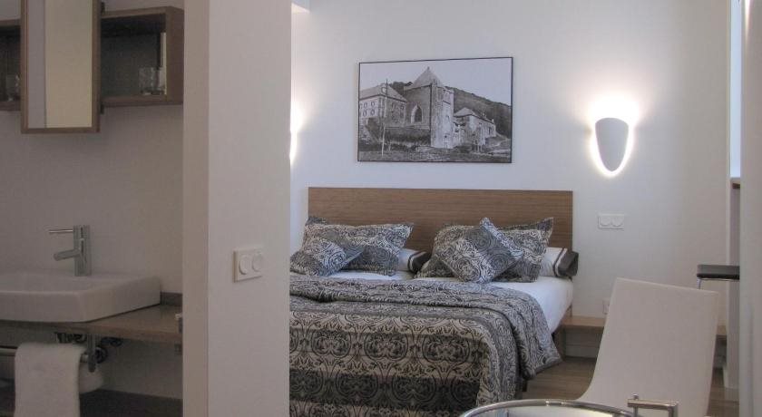 Hotel Roncesvalles — Unknown City — photo 5
