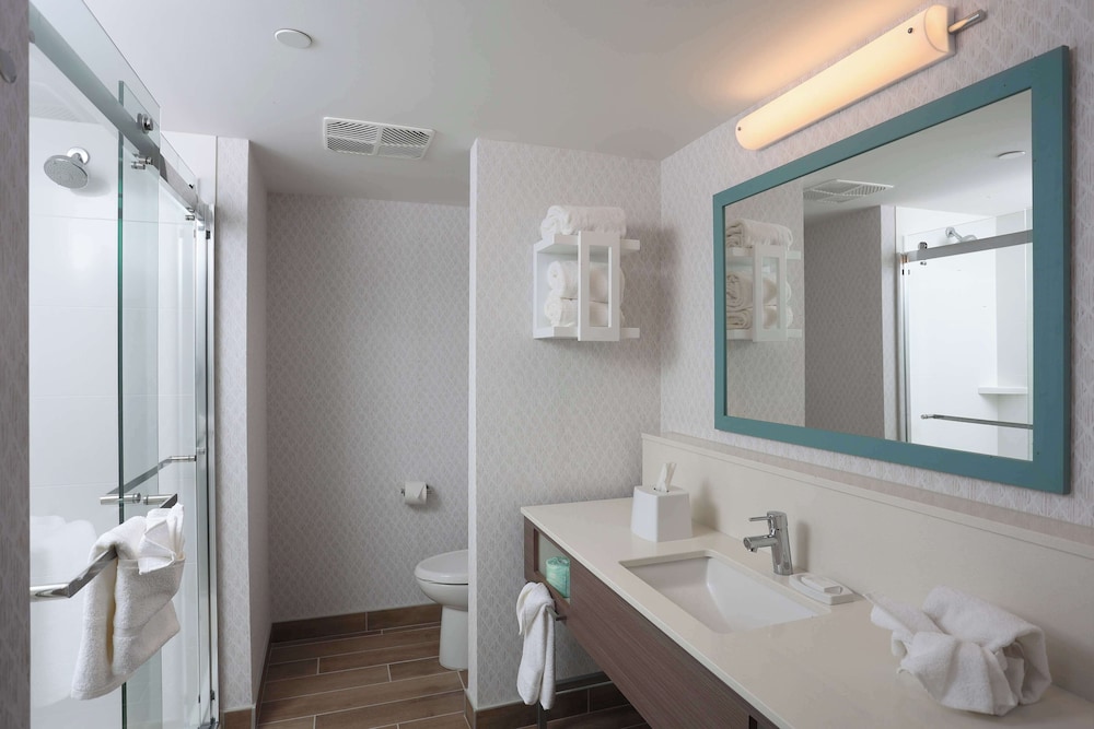 Hampton Inn & Suites Manistee Waterfront - photo 27