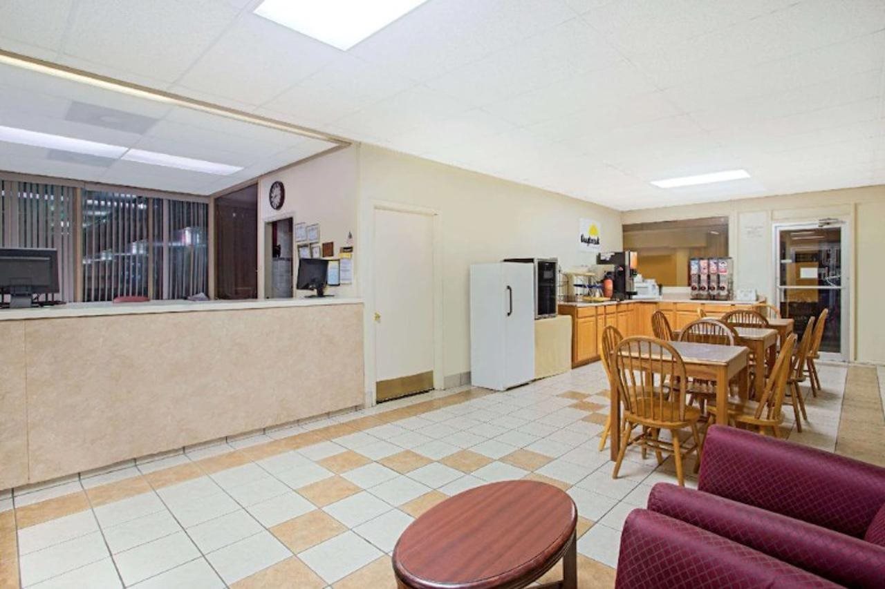Bristol Parkway Inn - photo 5