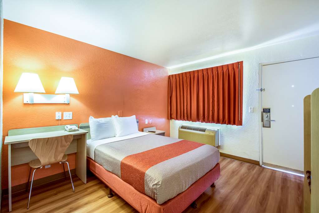 Motel 6 Youngtown AZ Phoenix Sun City - photo 8