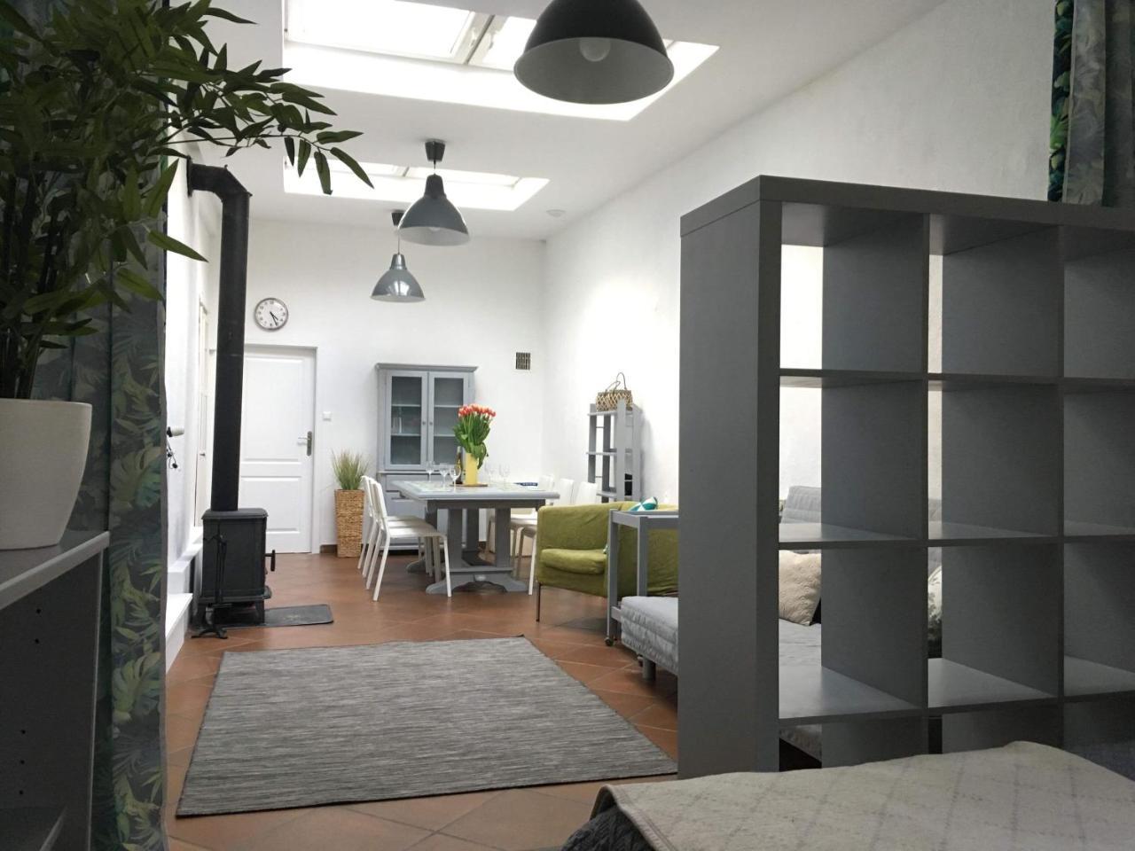 Big Calm Apart Hotel 15min Warsaw 6pers Wifi Fireplace Garden Grill in Warsaw, Poland