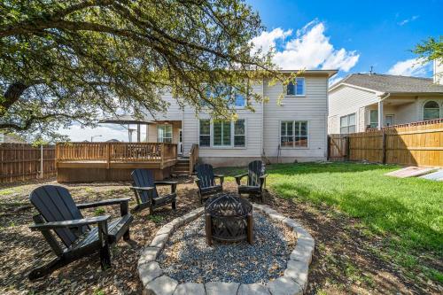 Austin Epic Stay Yoga Gym BBQ Yard WiFi Games in Austin, United States