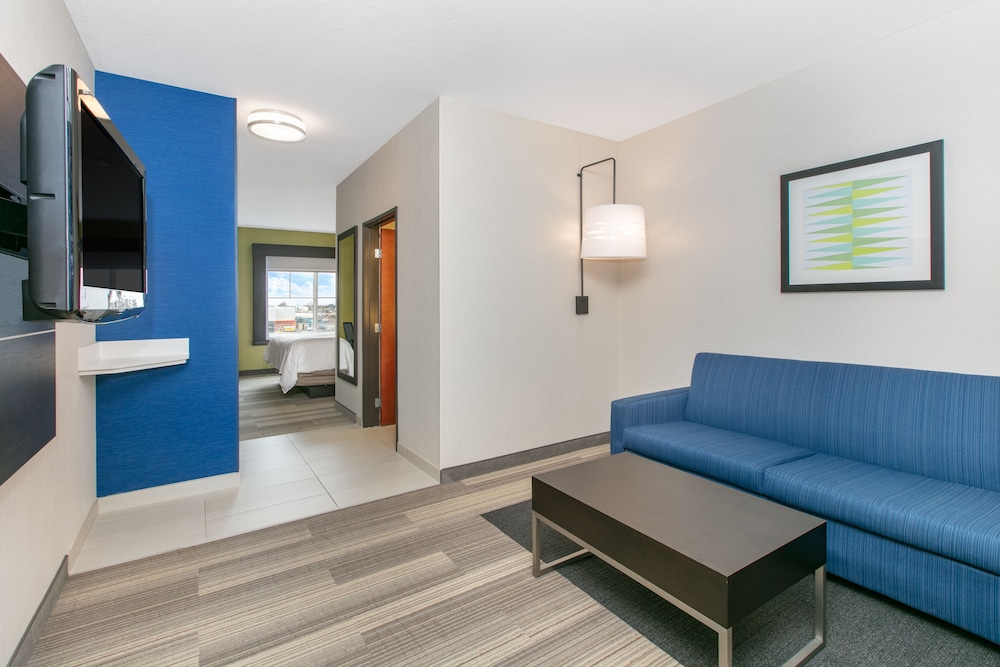 Holiday Inn Express Hotel & Suites Seaside Convention Center by IHG - photo 11