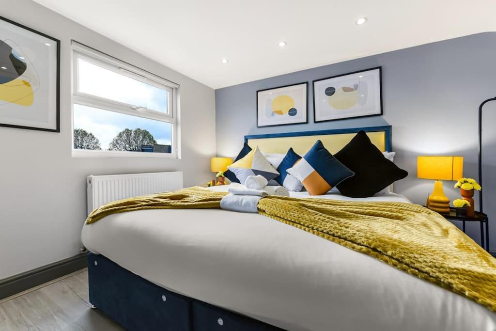 Three Bedroom Home Perfect for Large Groups — 4-Star Luxury Hotel in London, United Kingdom