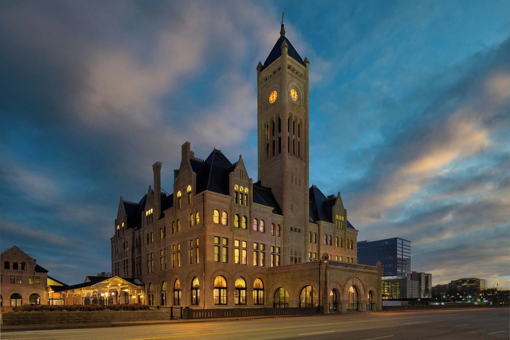 The Union Station Nashville Yards Autograph Collection - photo 110