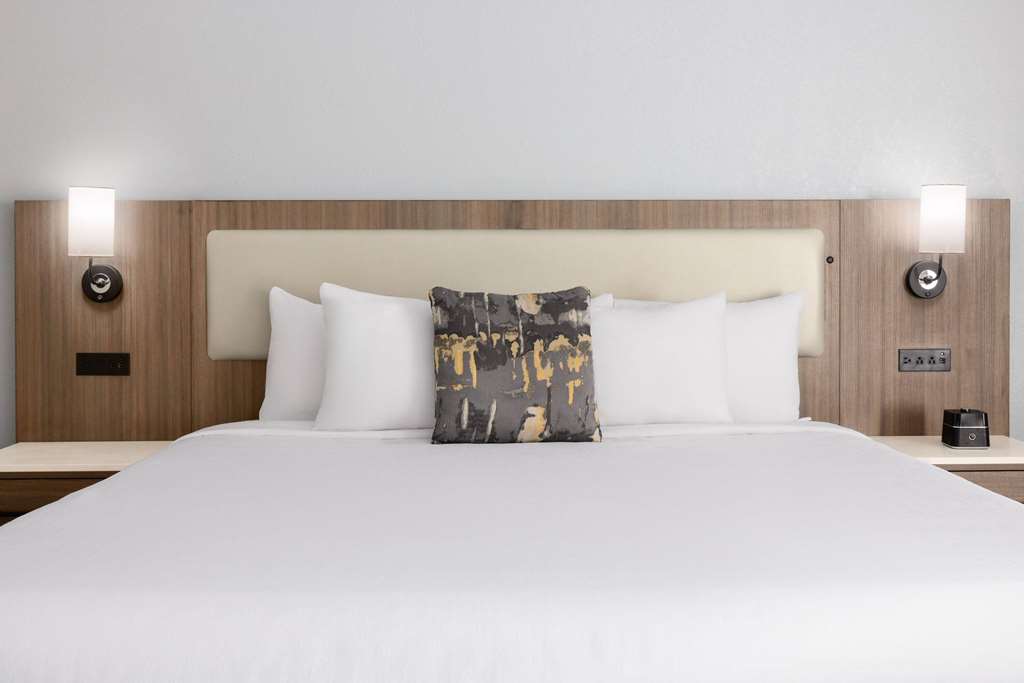 La Quinta Inn & Suites by Wyndham Atlanta South Newnan - photo 33