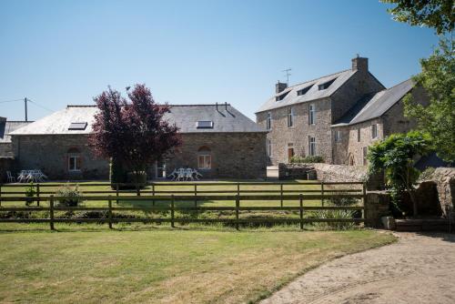 Le Manoir de la ville Méen 6 maisons aménagées dans les dépendances d'un ancien manoir du 17ème siècle — hotel in Lamballe