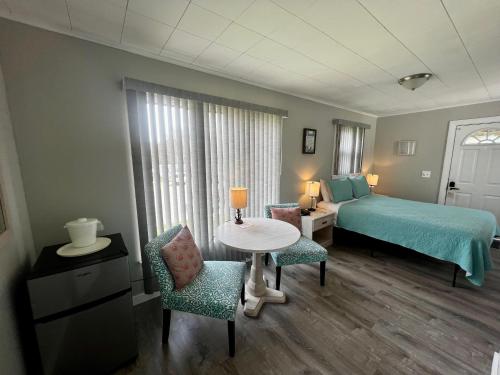 Claddagh Motel & Suites - photo 28