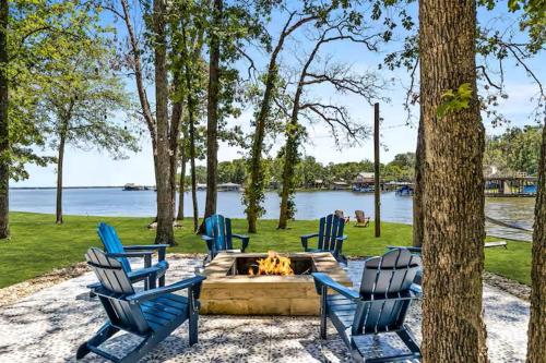 Casita on the Cove at Cedar Creek Lake in Trinidad, United States