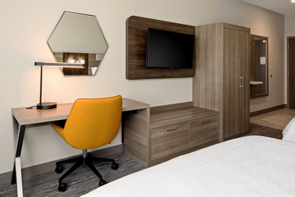 Holiday Inn Express & Suites Palm Desert Millennium by IHG - photo 14