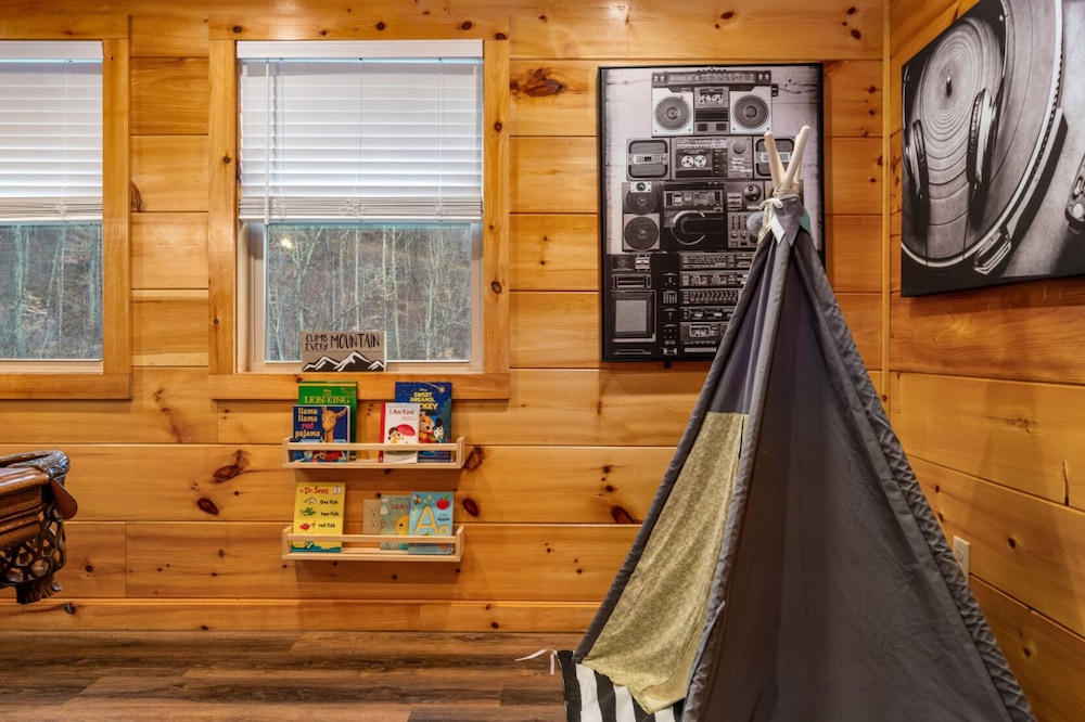 Rustic Mountain Retreat by Ghosal Luxury Lodging - photo 27