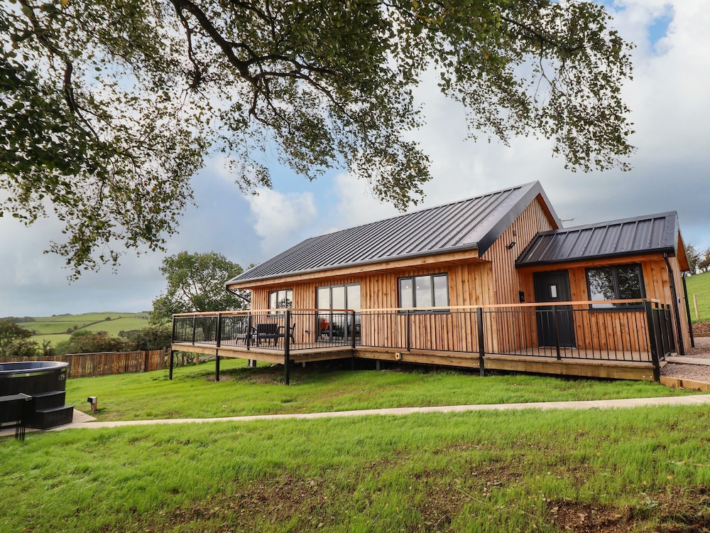 Mynydd Y Glyn Lodge — 4-Star Luxury Hotel in Llanfyllin, United Kingdom