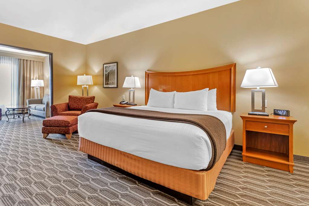 Best Western Plus Swiss Chalet Hotel & Suites - photo 3