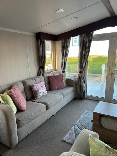 3 Bedroomed Caravan With Amazing Sea Views