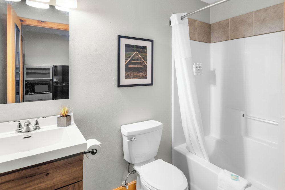 EverSpring Inn & Suites - photo 18