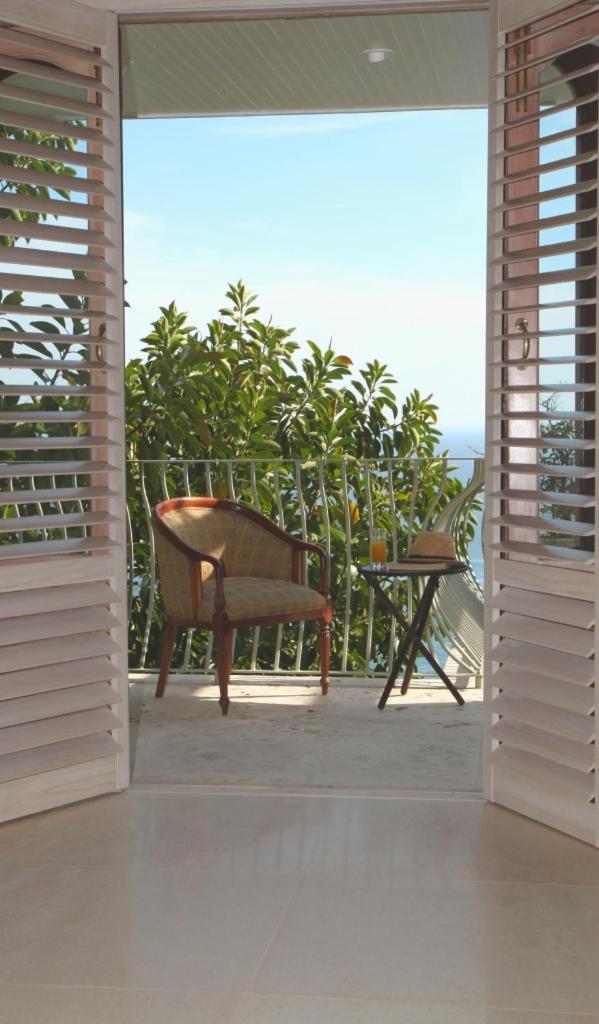 Villa del Mar Luxurious en suite bedroom with lounge and stunning sea view balcony in Bantry Bay