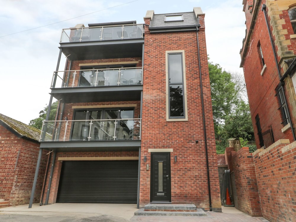 The Office Gardens Apartment 3 — 4-Star Luxury Hotel in Whitby, United Kingdom