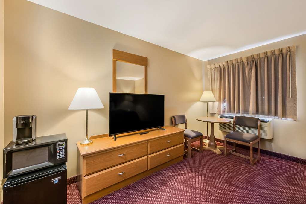 Econo Lodge Rice Lake - photo 17