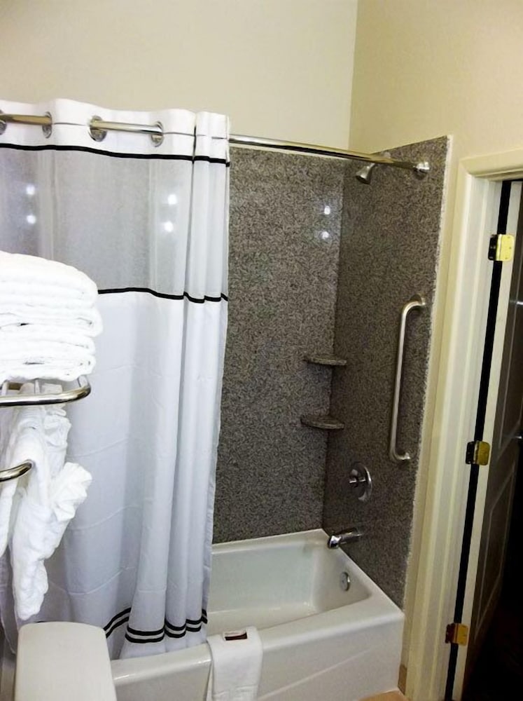 Garner Hotel Victoria East by IHG - photo 26