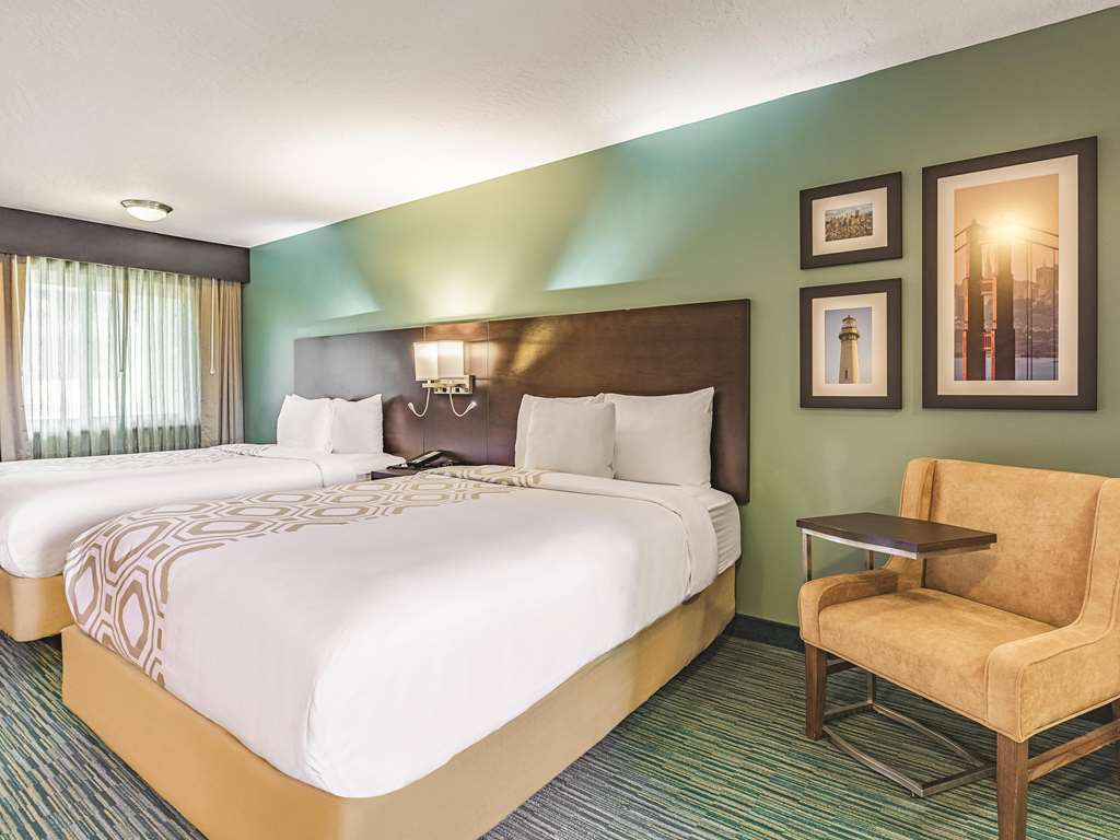 La Quinta Inn & Suites by Wyndham San Francisco Airport West - photo 43