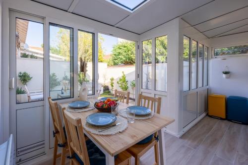 La Truffière Charmante maison avec terrasse — 4-Star Luxury Hotel in Arcachon, France