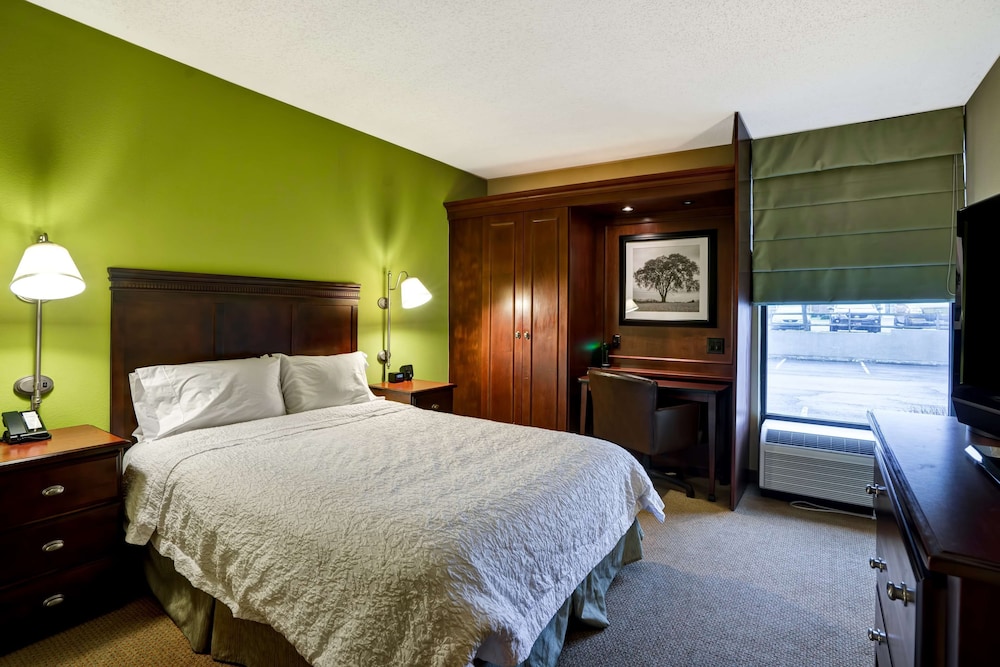 Hampton Inn Morgantown - photo 10