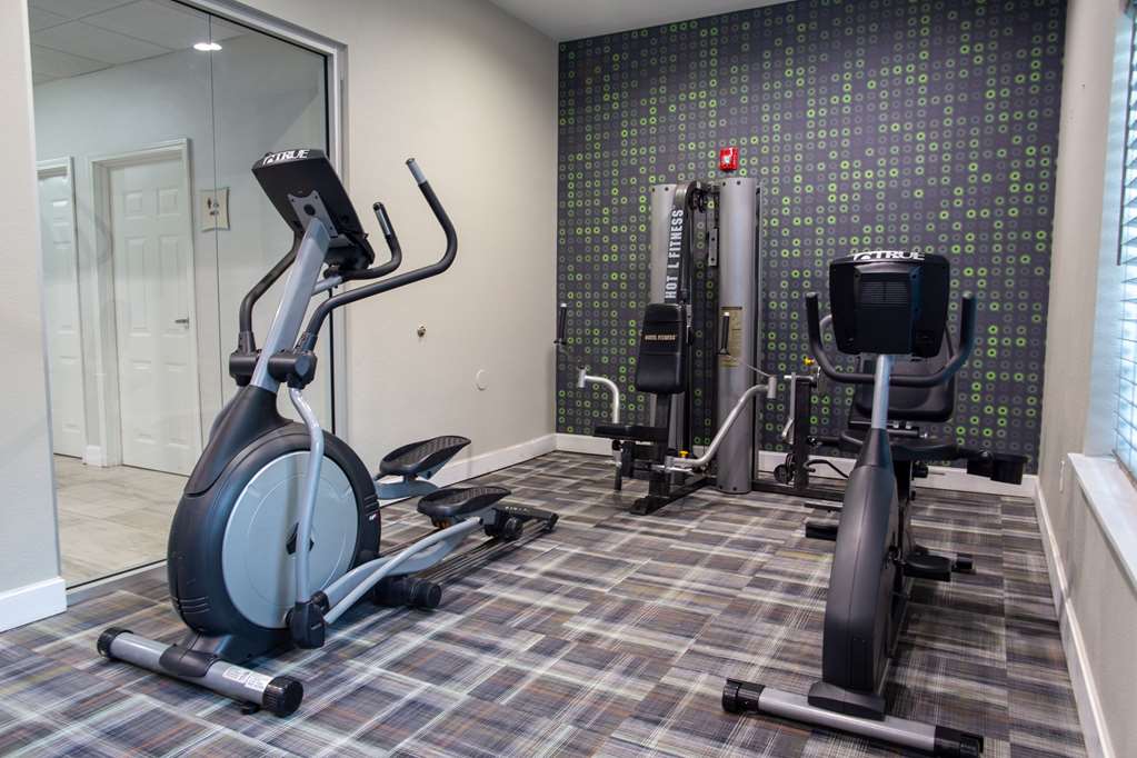 La Quinta Inn & Suites by Wyndham Houston East at Normandy - photo 12