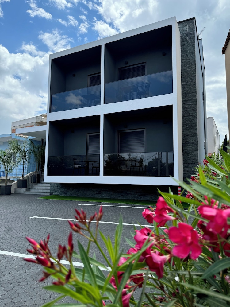 Kevin's Aparthotel - last minute hotel in Vlore
