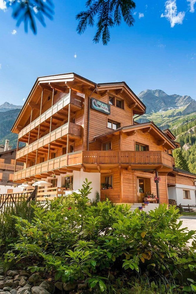 Dream Hotel - carbon neutral hotel in Macugnaga