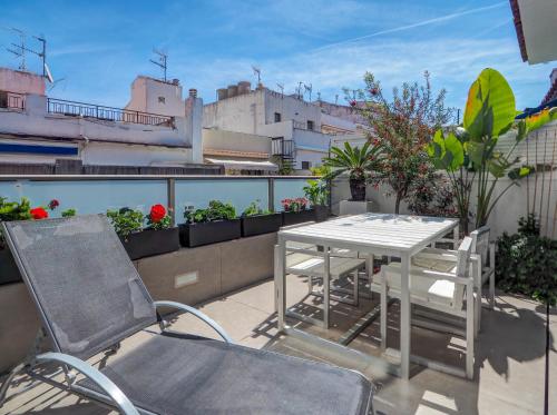 Chic by Hello Homes Sitges — 4-Star Luxury Hotel in Sitges, Spain