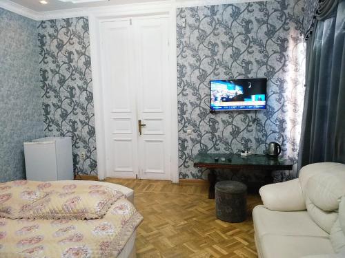 Hotel Edemi Castle