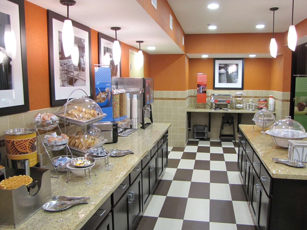 Hampton Inn & Suites Jamestown - photo 17