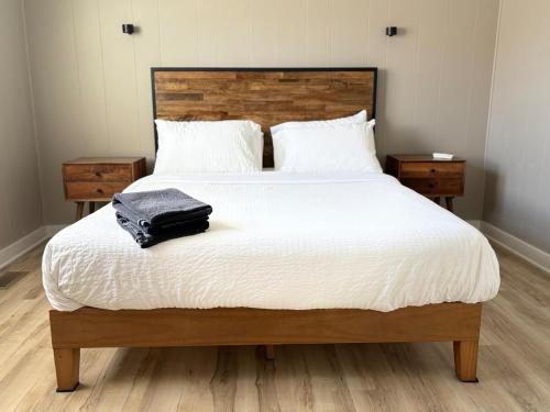 Charming Cottage with Fenced Backyard Pet Friendly — 4-Star Luxury Hotel in Rehoboth Beach, United States