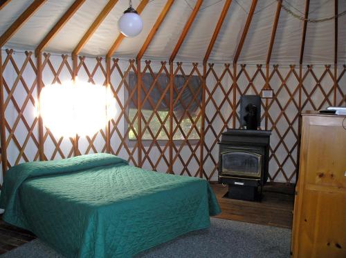 Yosemite Lakes Meadow Yurt 17 - photo 6