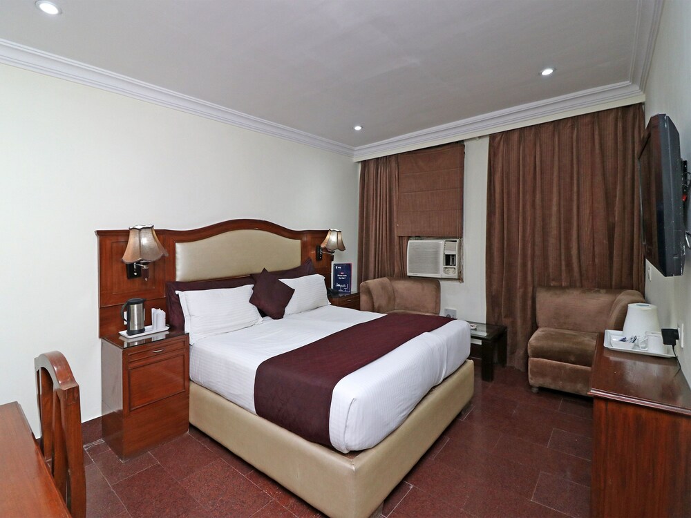 Oyo 11647 Hotel Metro