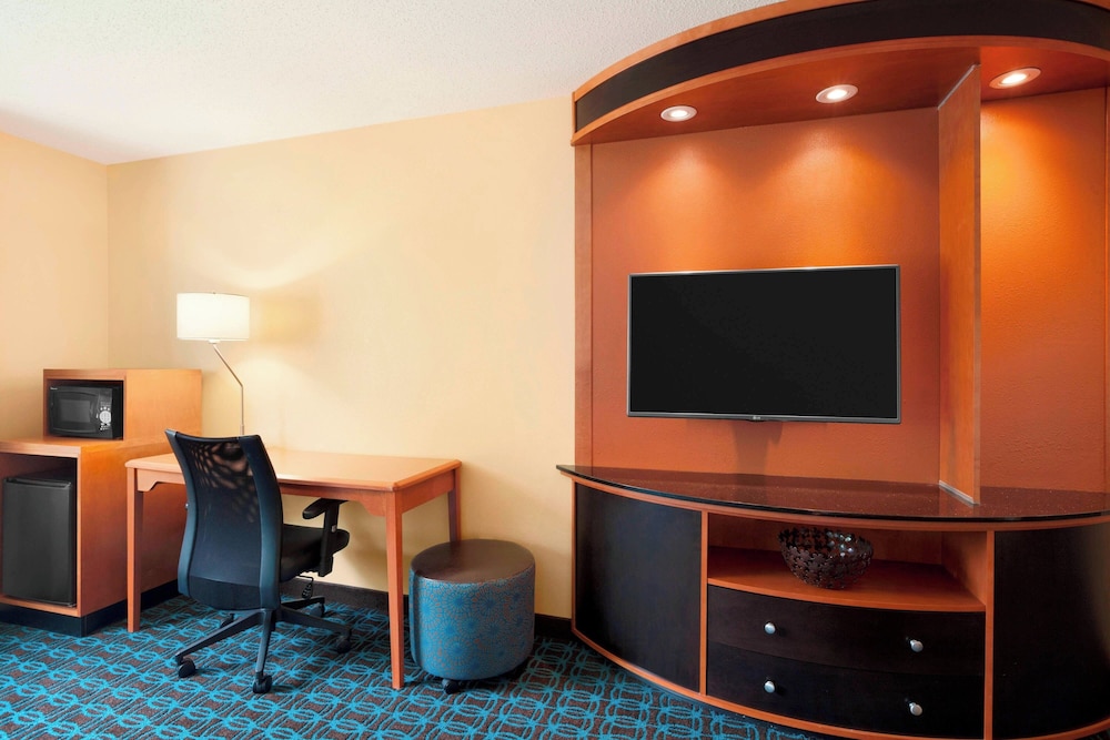 Fairfield by Marriott Inn & Suites Lansing West - photo 8